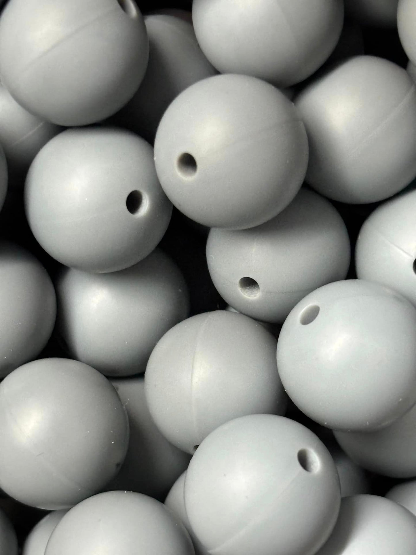 15mm Solid Gray Dim Silicone Bead Z10 - 10 count